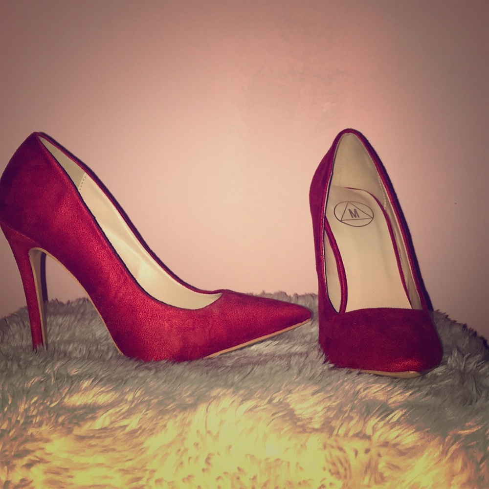 Red Heels (pointed toe) - Picture 1 of 2